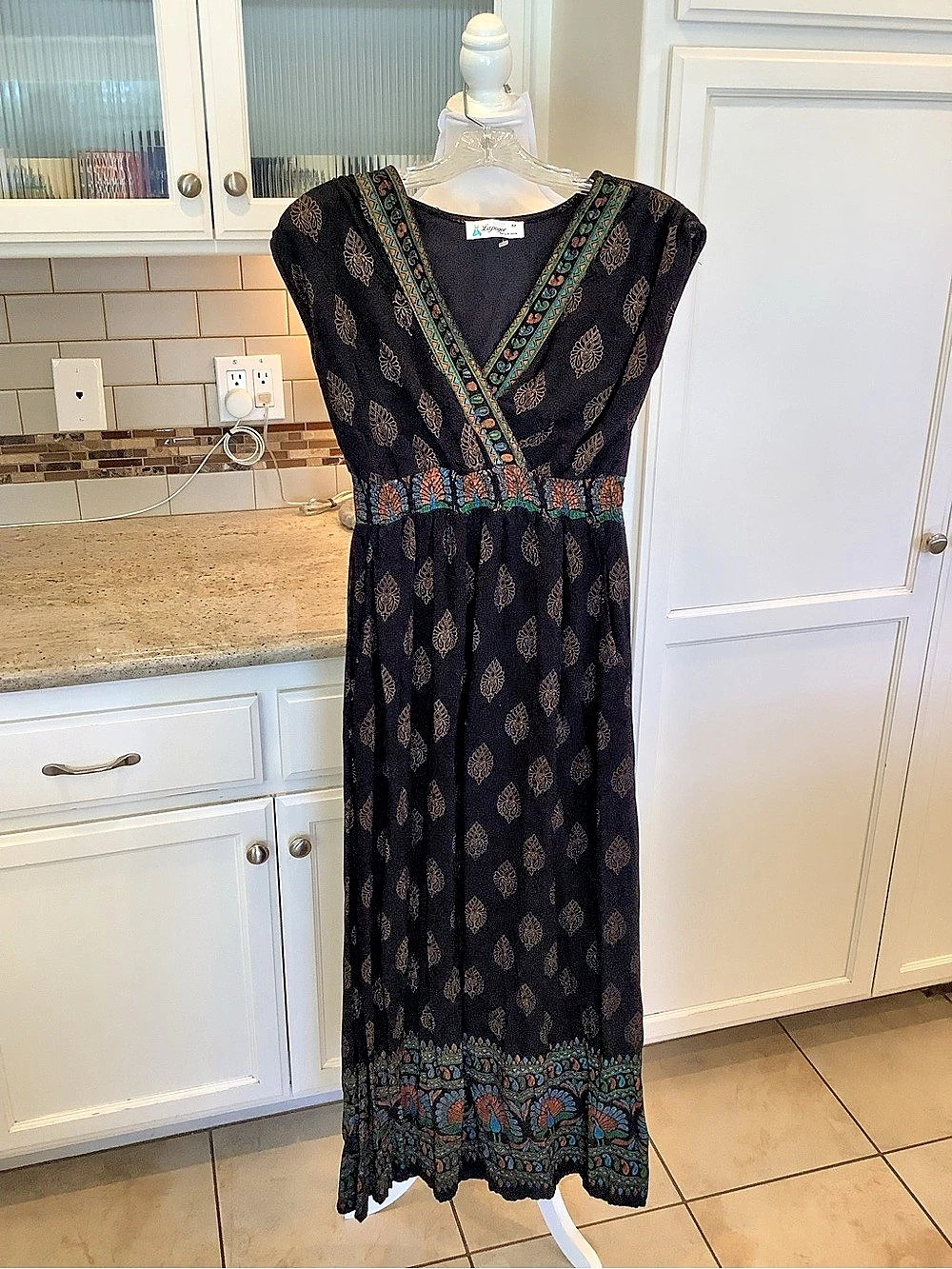Lapogee Paisley Print Maxi Dress in Black Medium